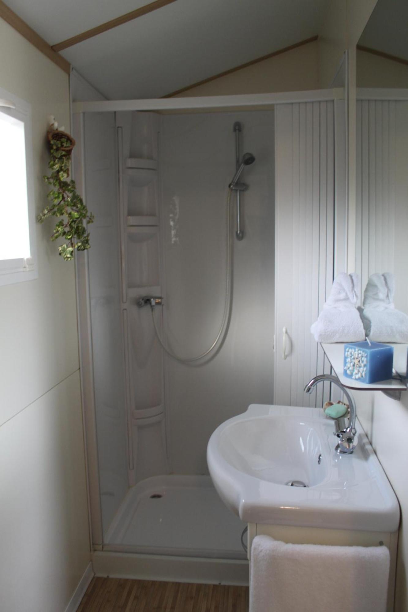 Camping Piantelle Moniga del Garda Rom bilde